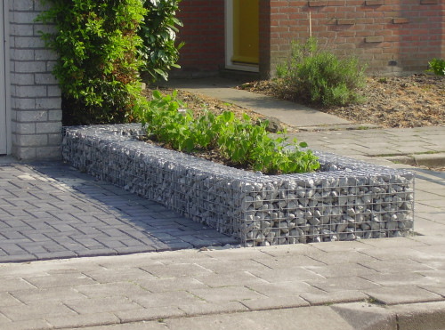 Een schanskorf plantenbak is een fraaie toevoeging aan uw tuin.